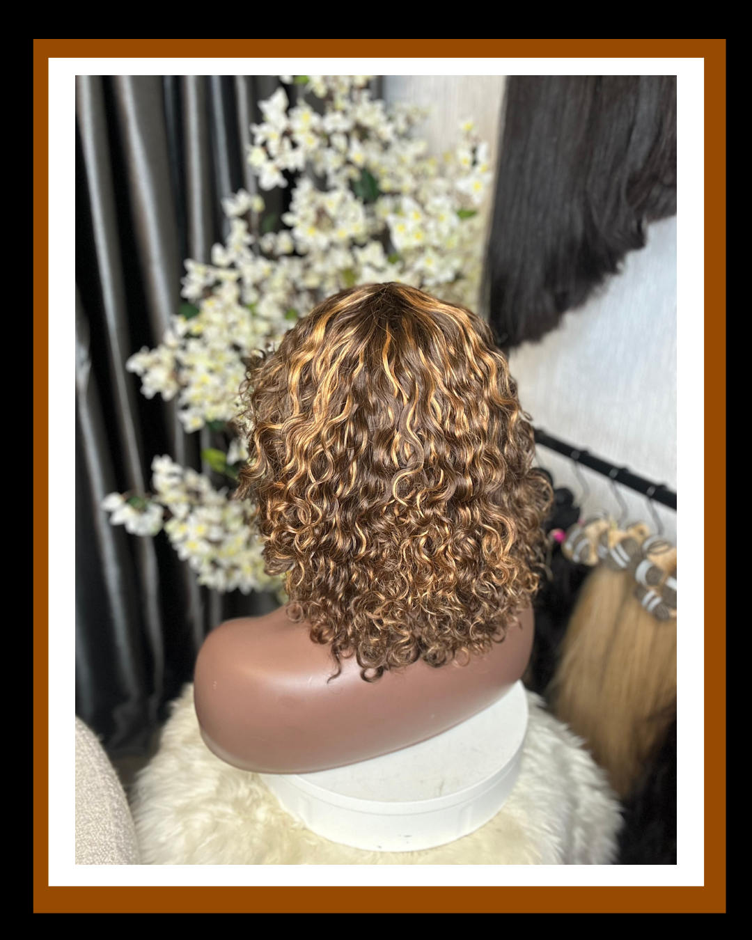 LARA LUXURY CURL SDD BANG WIG